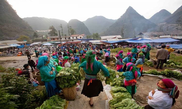 Discovering The Meo Vac Market - The Largest Traditional Market in Ha Giang