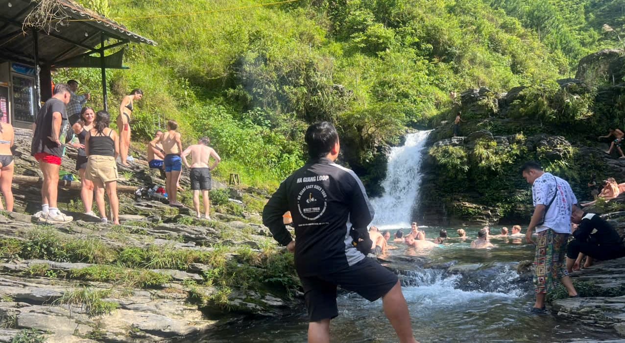 Du Gia Village – Waterfalls, Rice Terraces, and Peaceful Stays